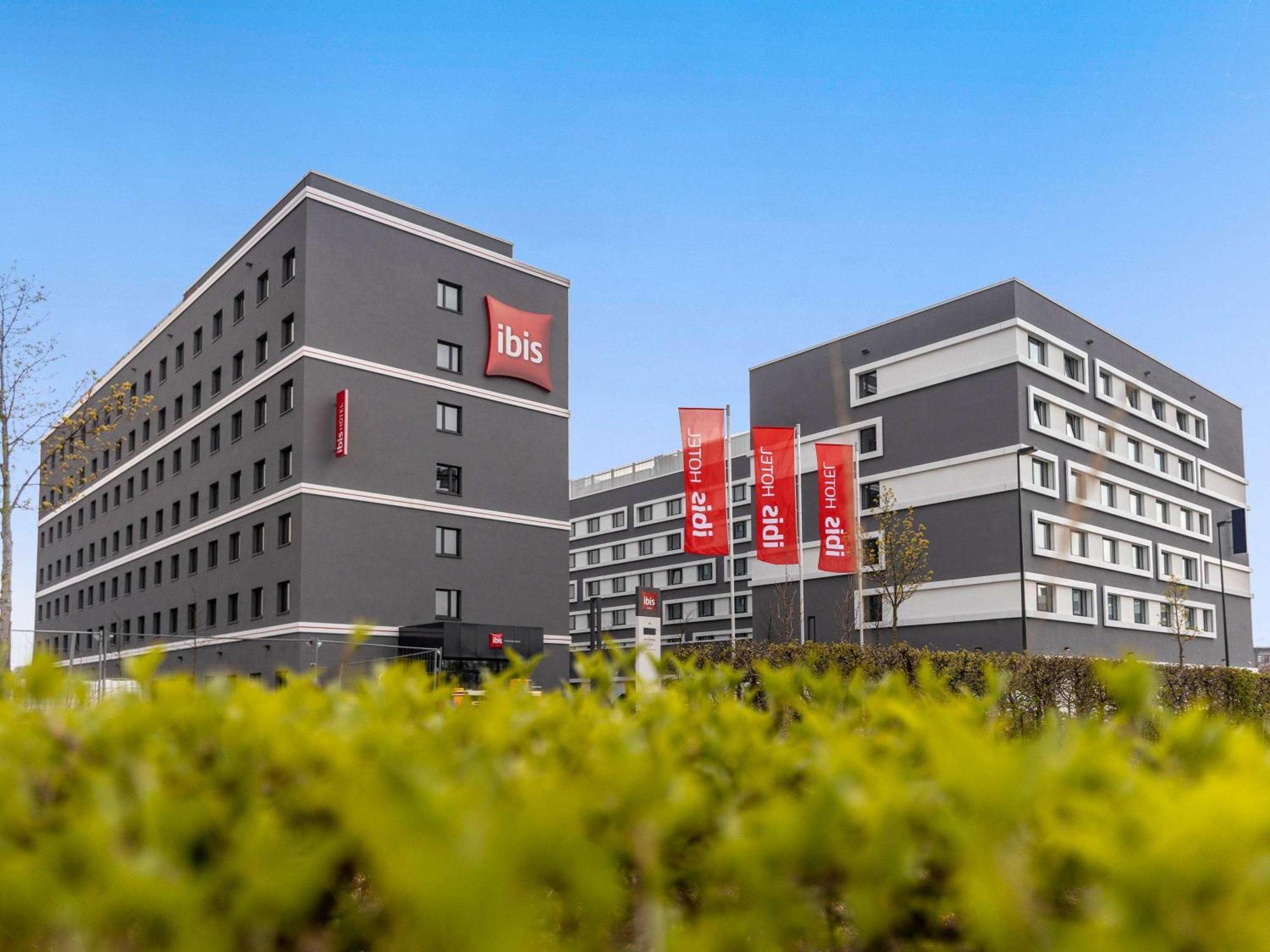 Ibis Duesseldorf Airport Hotel Екстериор снимка